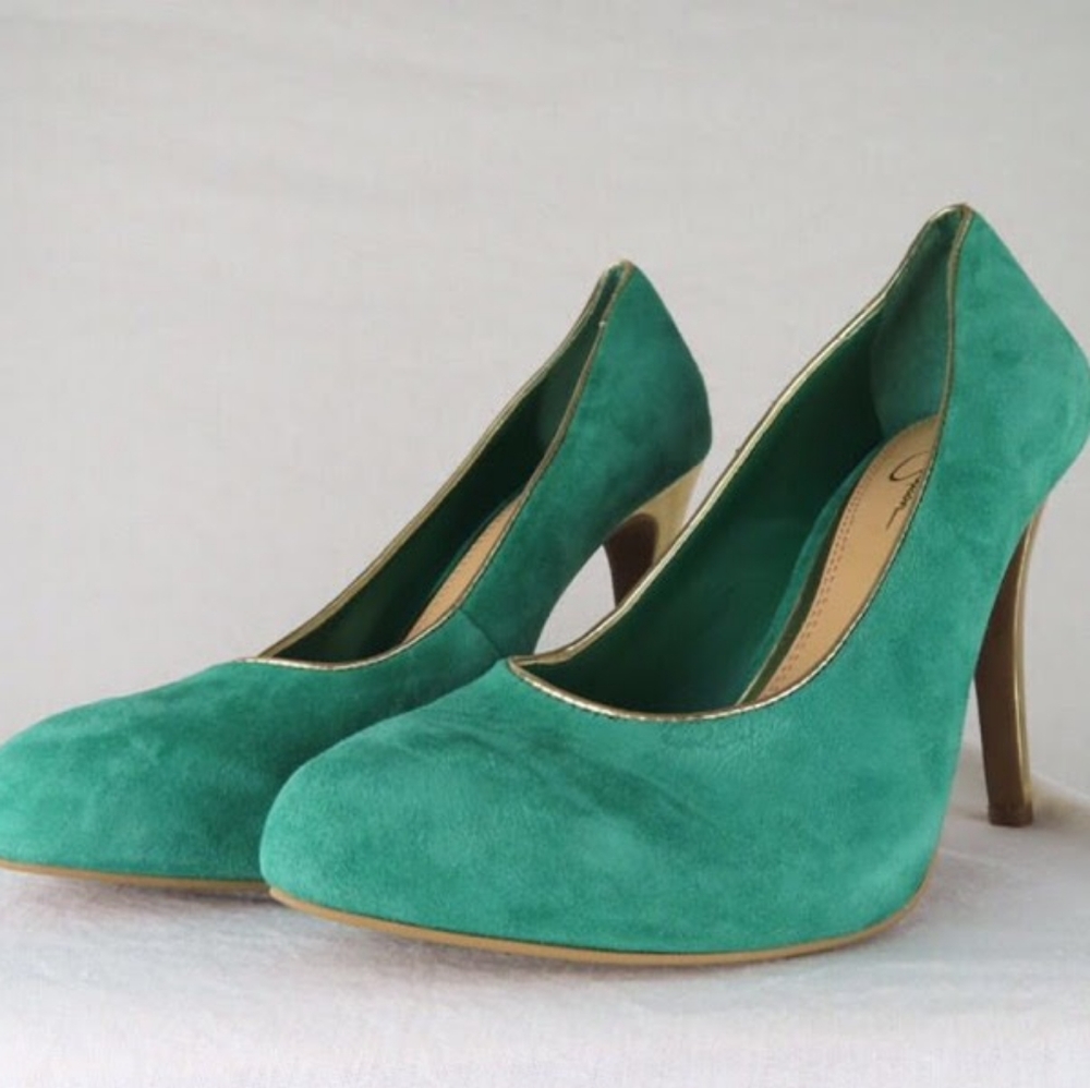 Jessica Simpson pumps
